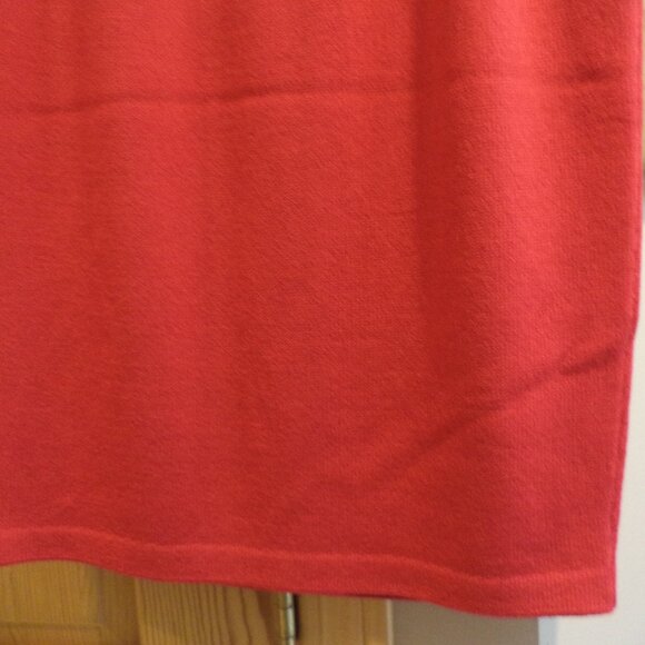St. John Knit Pencil RED Skirt ~ Size: 6 Excellent Condition and Appearance - Picture 10 of 10